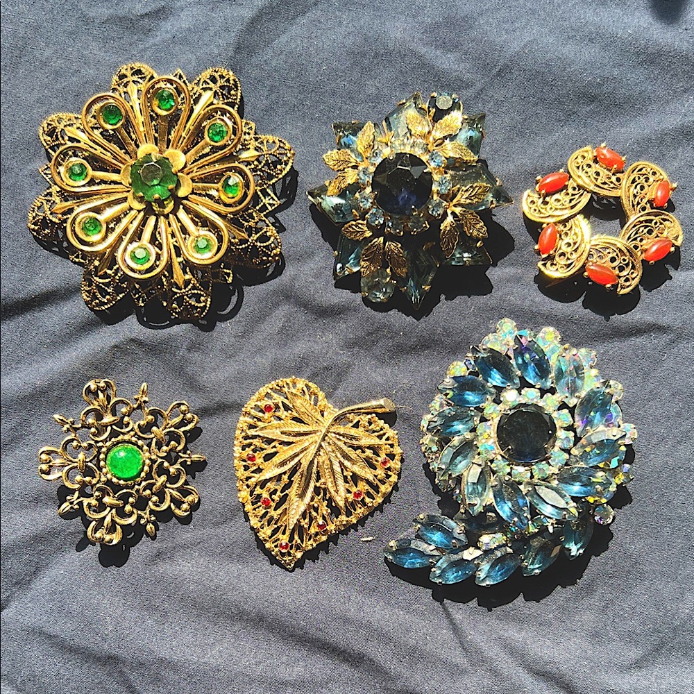 Vintage brooch lot rhinestones and rosettes